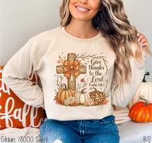 Load image into Gallery viewer, Cross Pumpkin Give Thanks Lord
